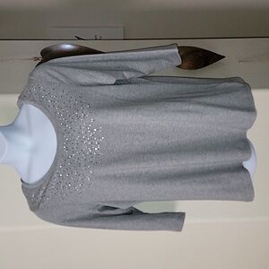 AVENUE Plus Size 3/4 Sleeve Sparkling Rounded Neckline Top Gray size 18/20 NWOT